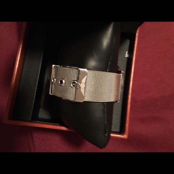 Watch - Picture 2 of 4